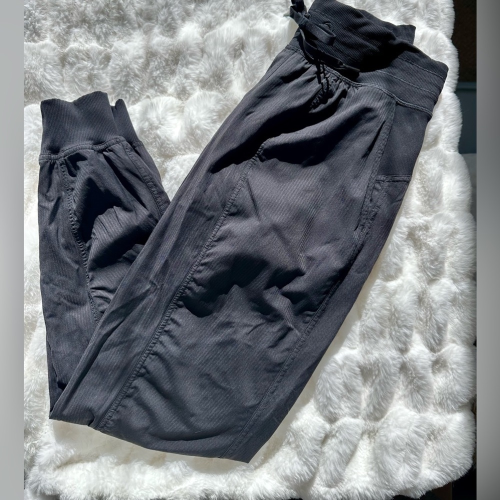 Lululemon Dance Studio Mid-rise Jogger Full Length Women’s Size 4 Black